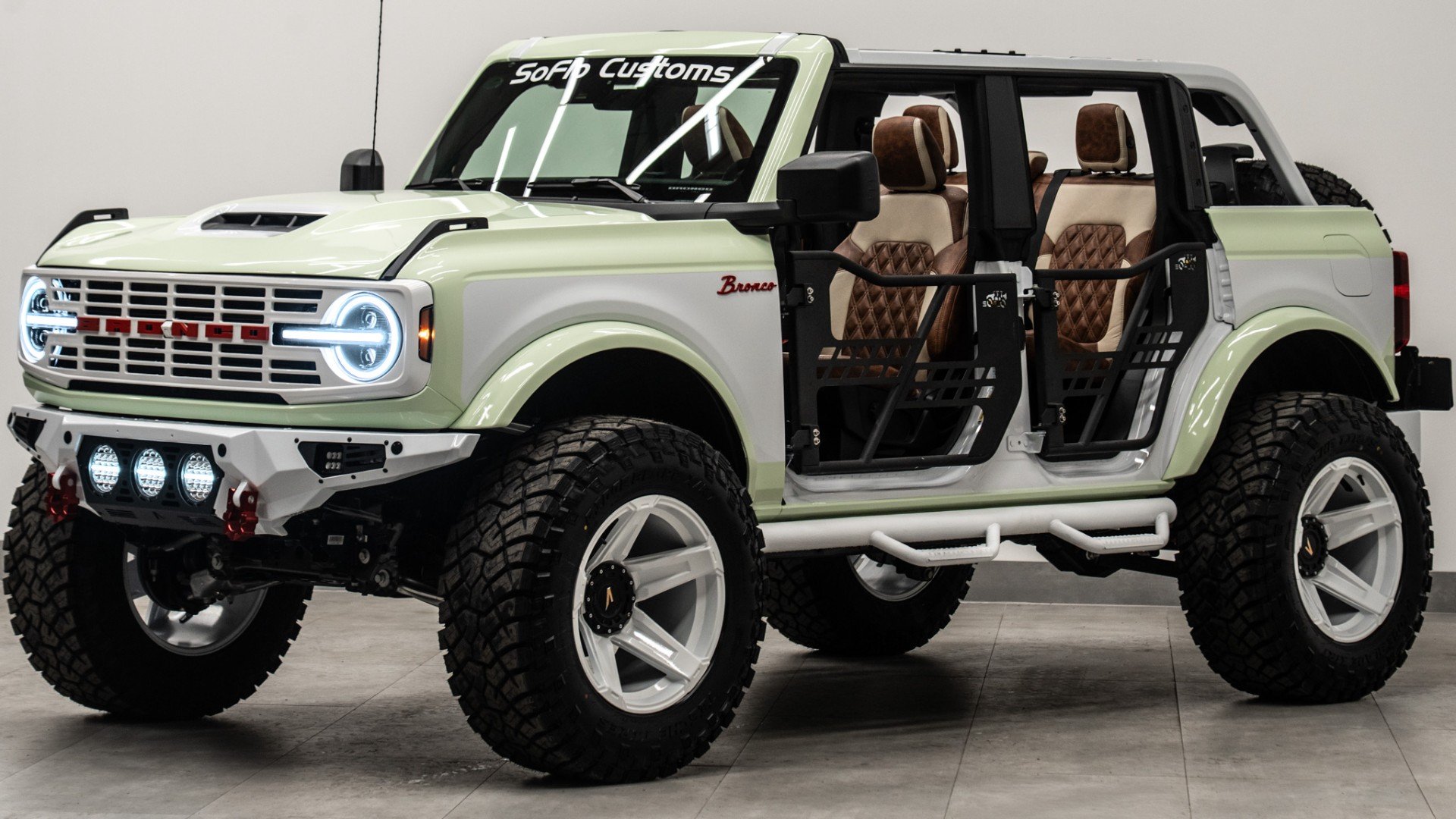 2025 FORD BRONCO in Green, photo 1 of 53