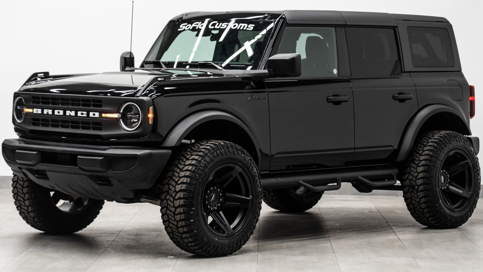 2025 FORD BRONCO in Black, photo 1 of 45