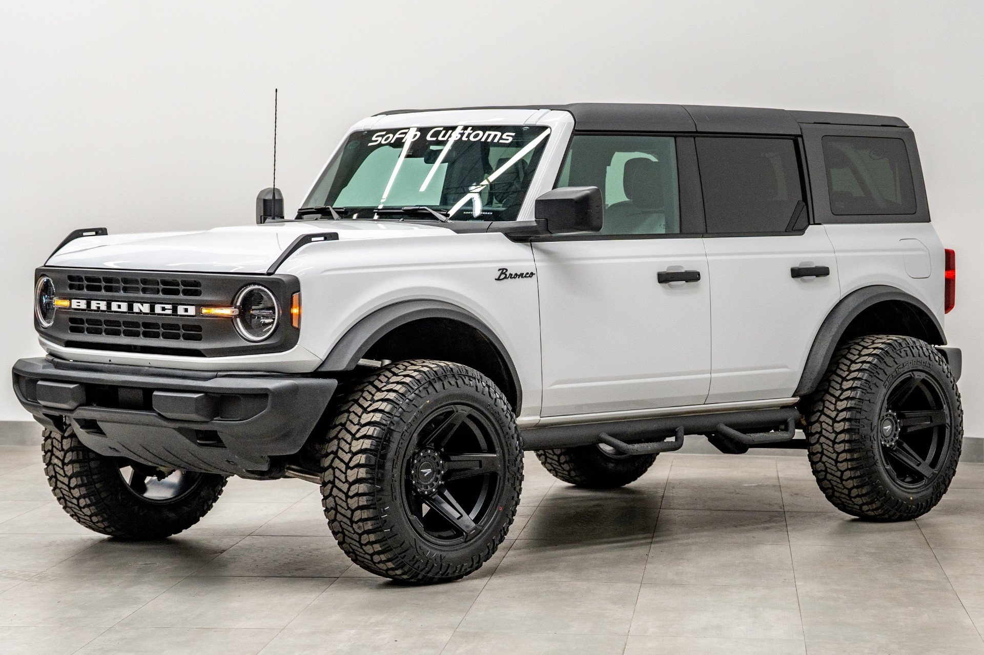 2025 FORD BRONCO in White, photo 1 of 32