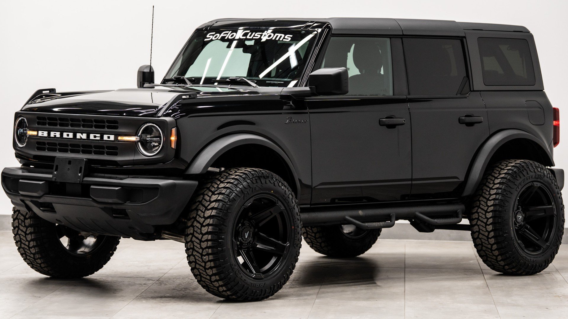 2025 FORD BRONCO in Black, photo 1 of 42