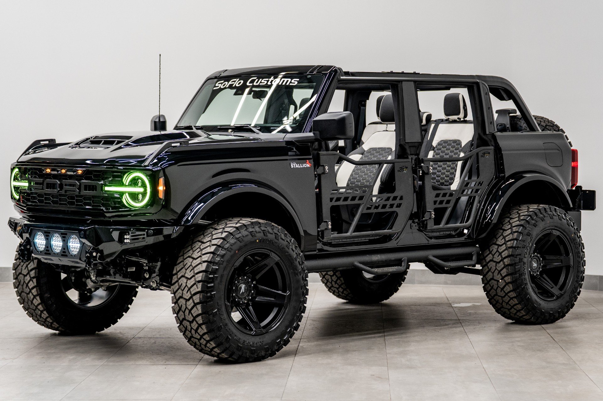 2025 FORD BRONCO in Black, photo 1 of 49