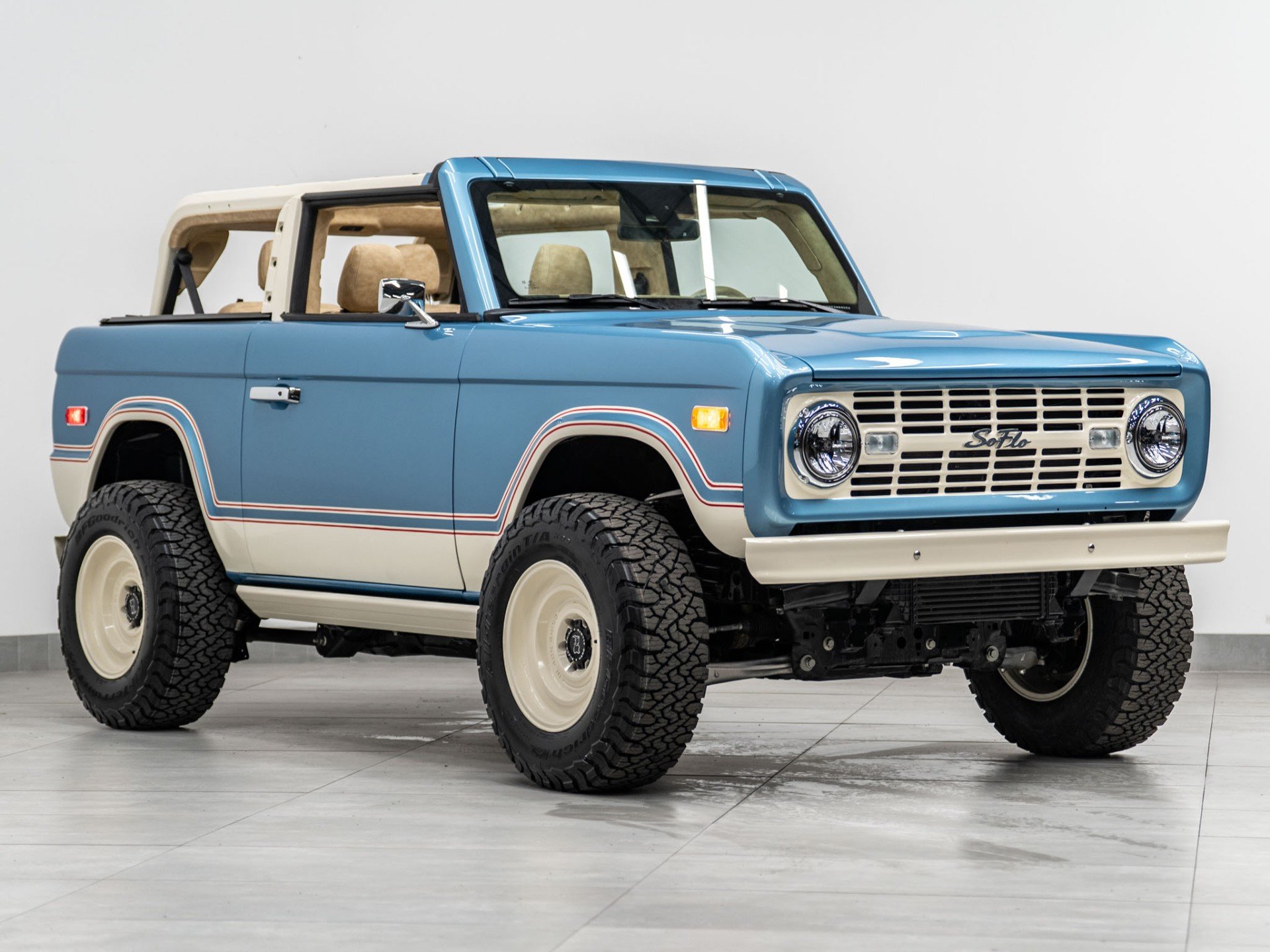 2024 FORD BRONCO in Blue, photo 1 of 5