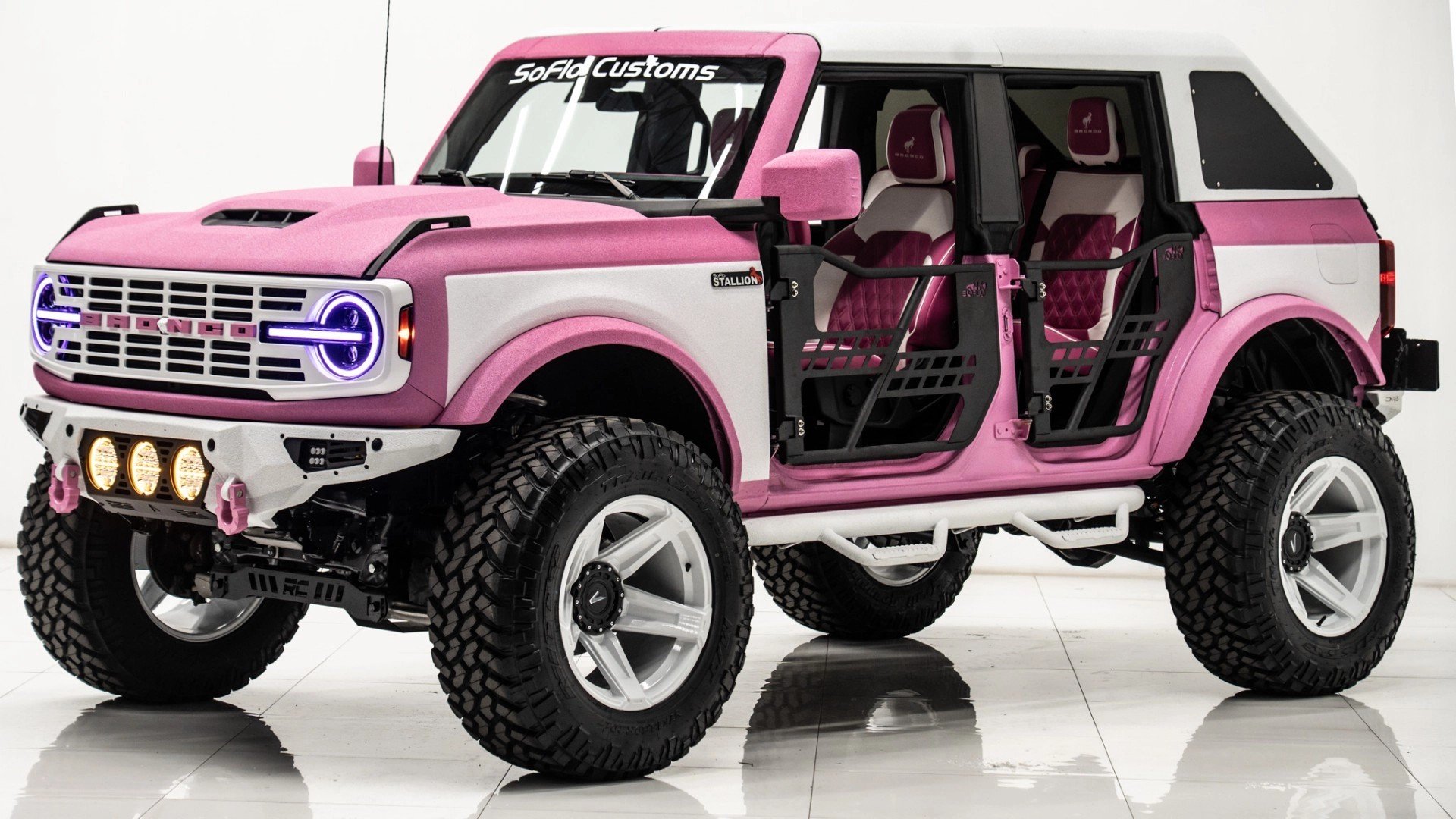 2022 FORD BRONCO in Pink, photo 1 of 44