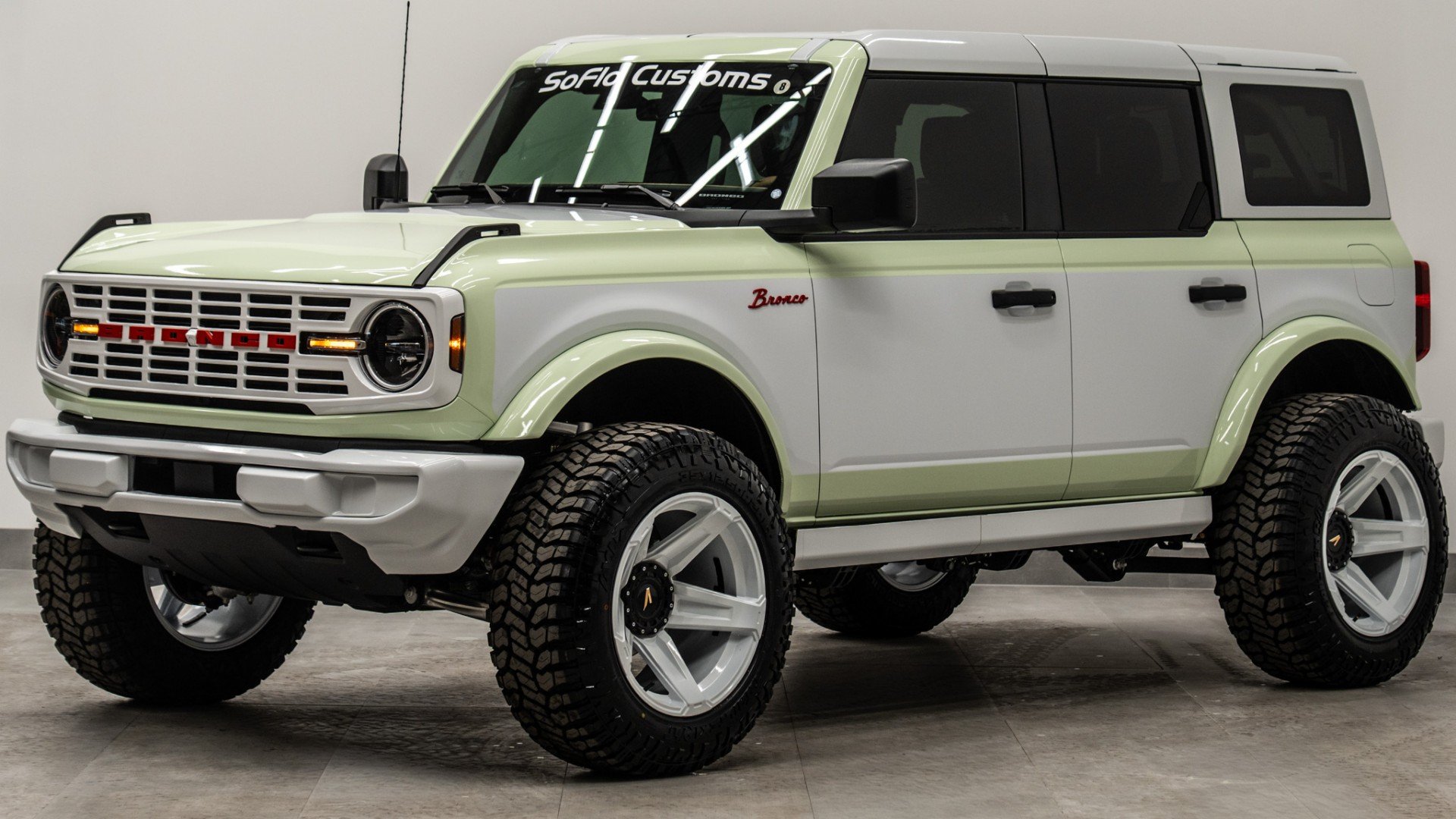 2025 FORD BRONCO in Green, photo 1 of 41