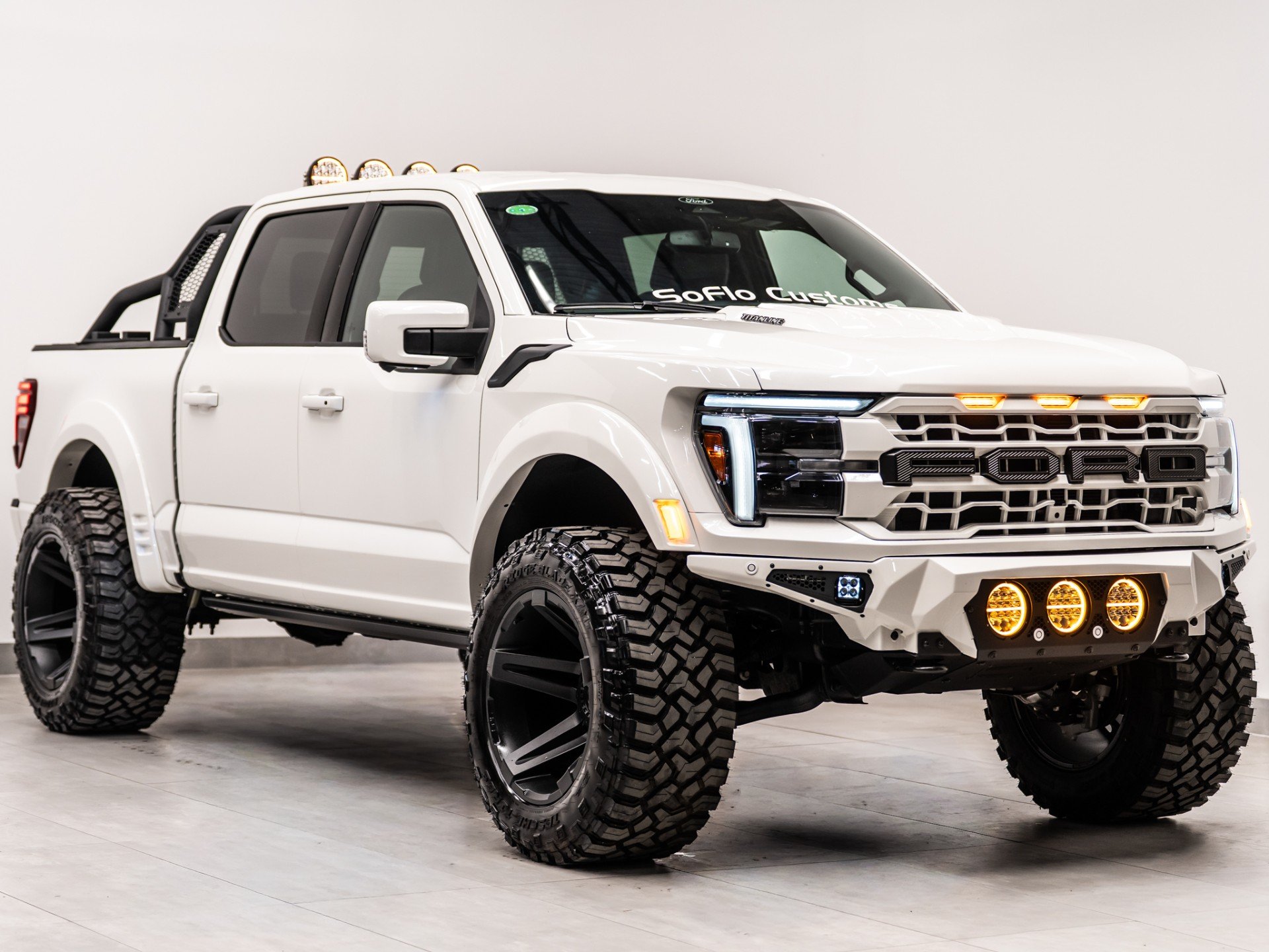 2025 FORD F-150 4X4 LARIAT in White, photo 1 of 5
