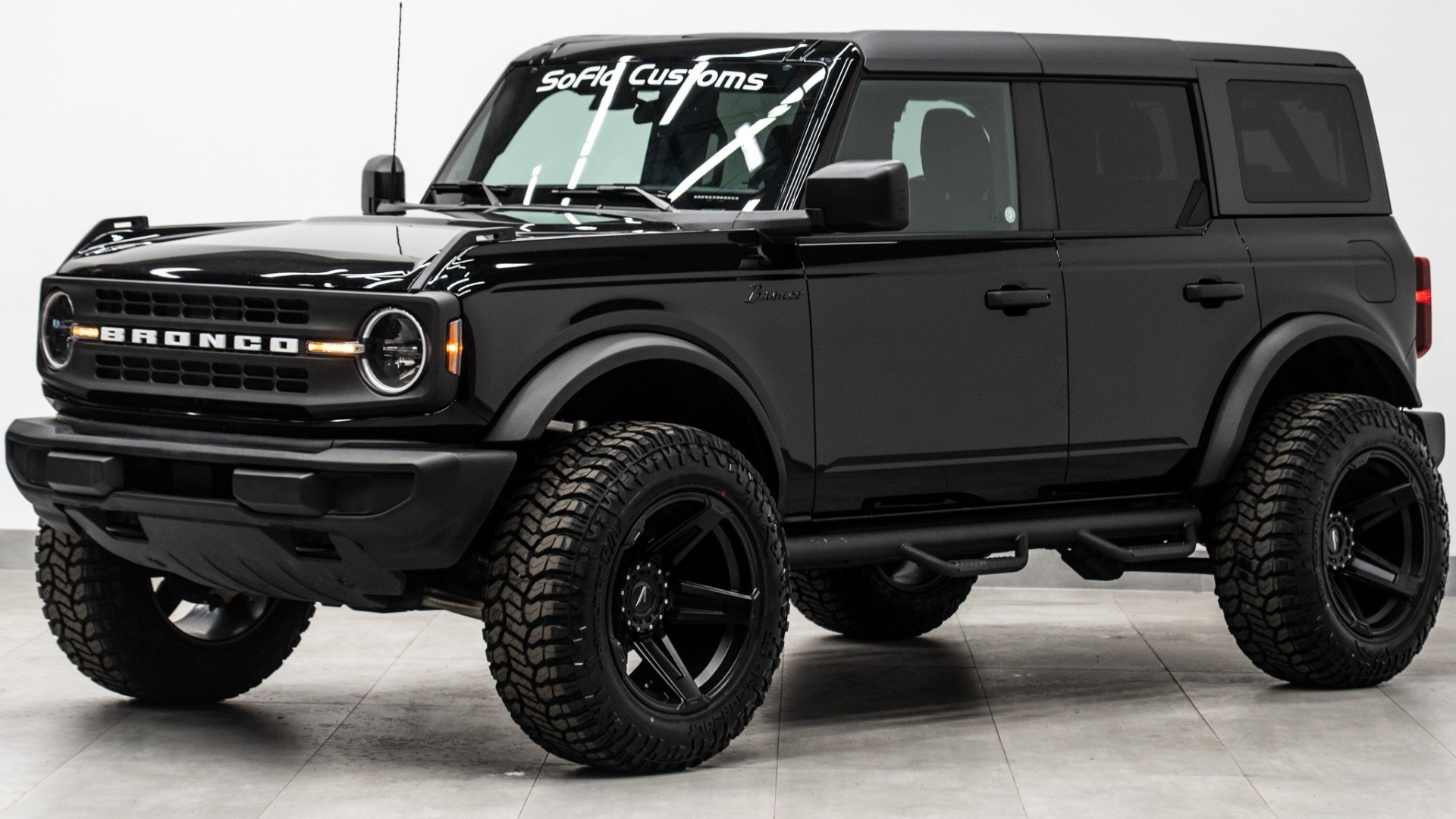 2026 FORD BRONCO in Black, photo 1 of 30