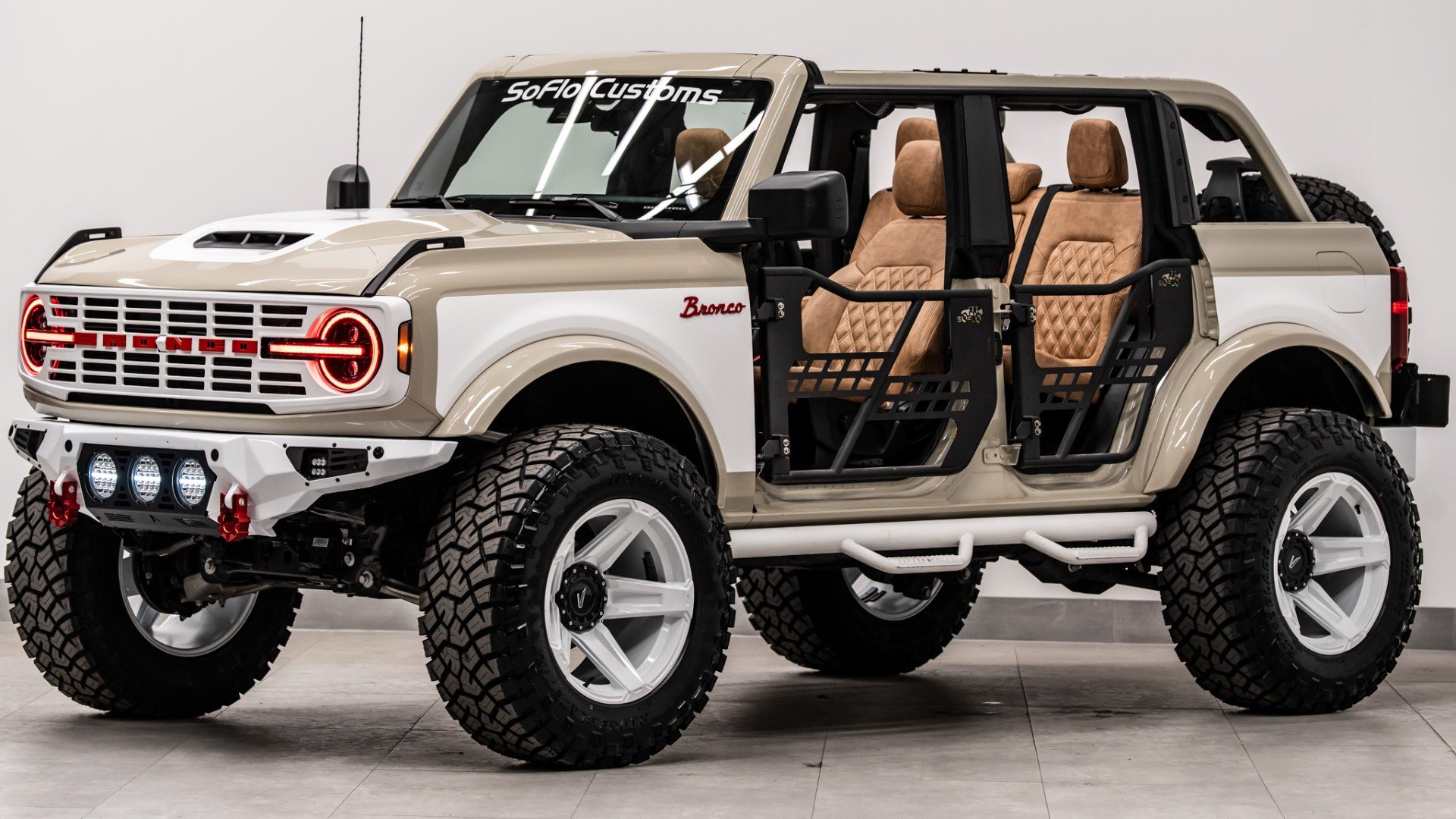2025 FORD BRONCO in Desert Sand, photo 1 of 57