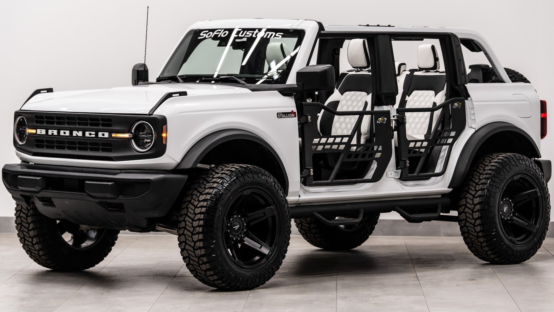 2025 FORD BRONCO in White, photo 1 of 48