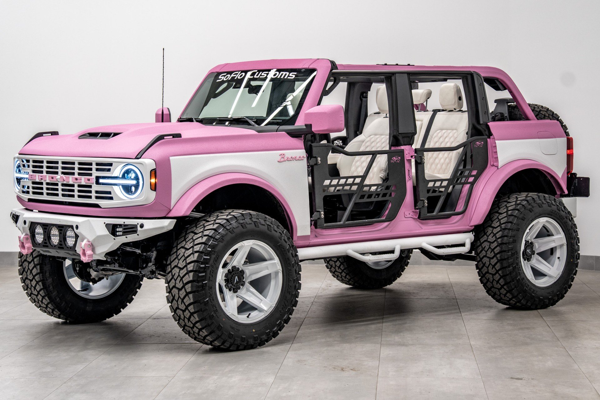 2026 FORD BRONCO in Pink, photo 1 of 39
