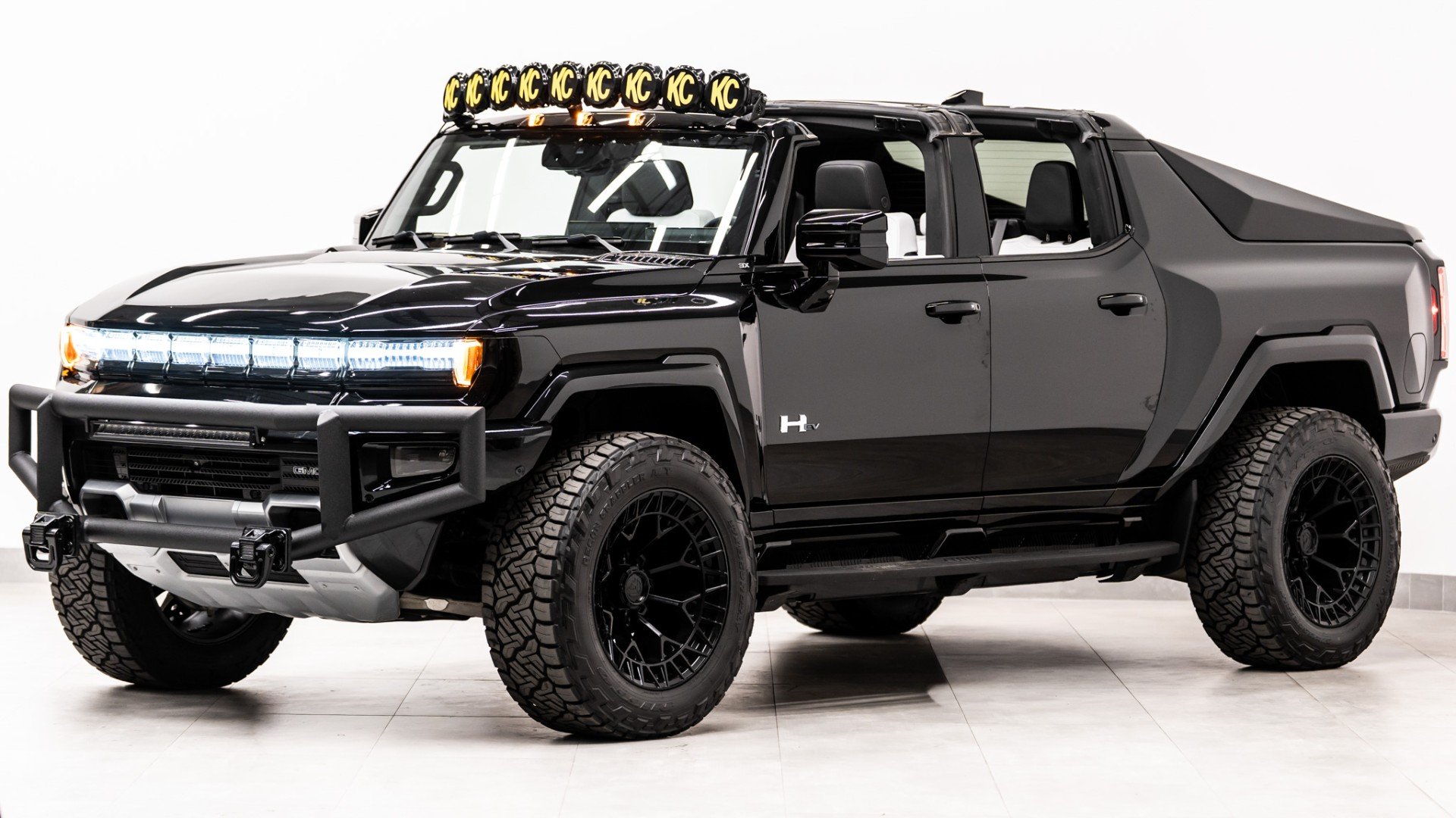 2024 GMC HUMMER EV 3X in Black, photo 1 of 57