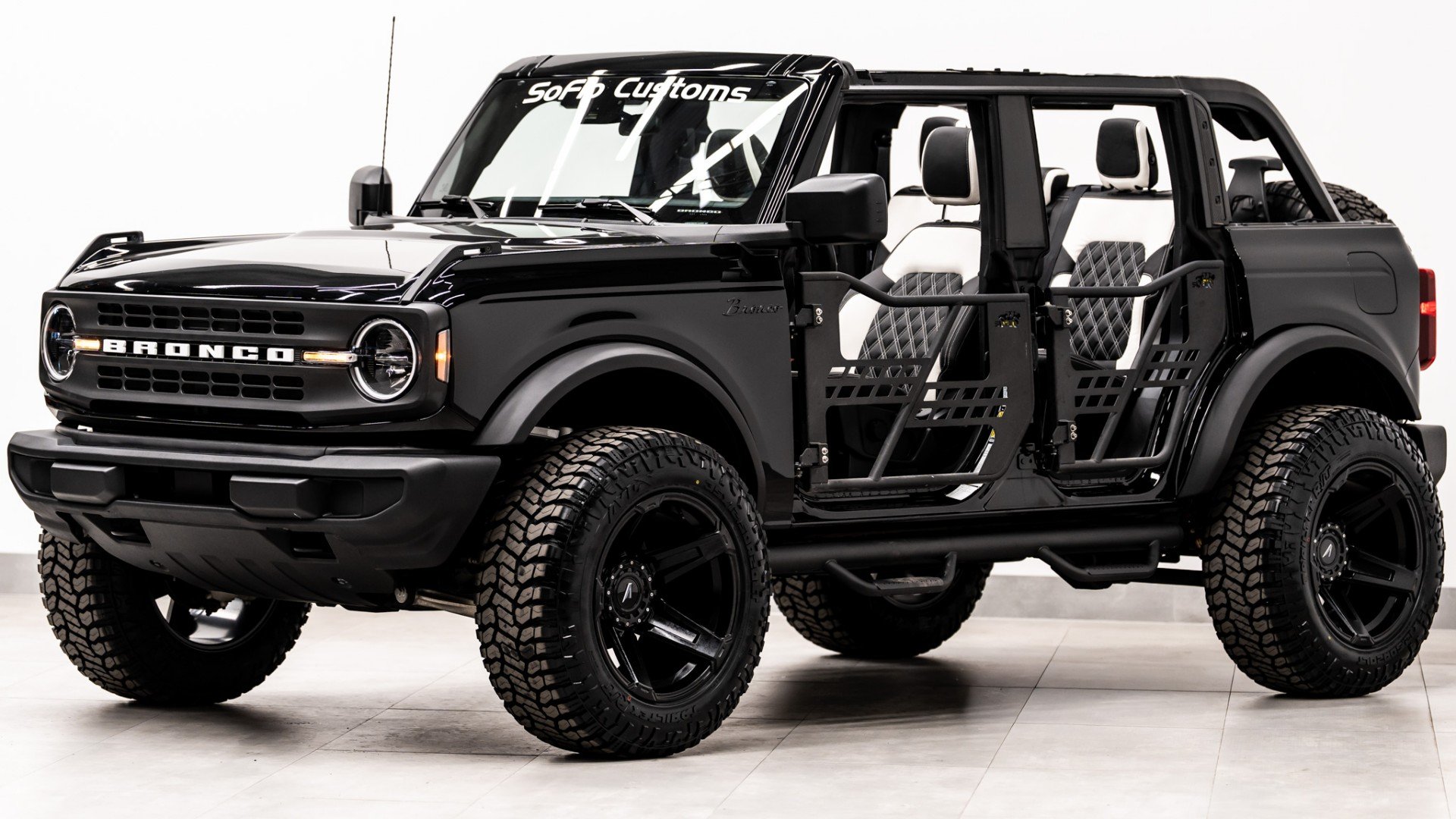 2025 FORD BRONCO in Black, photo 1 of 49