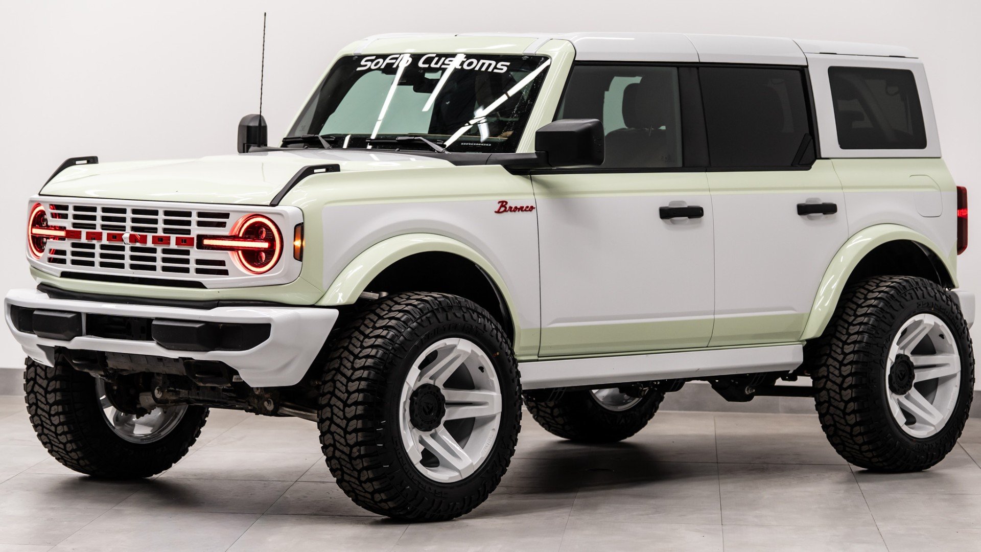 2025 FORD BRONCO in Green, photo 1 of 60