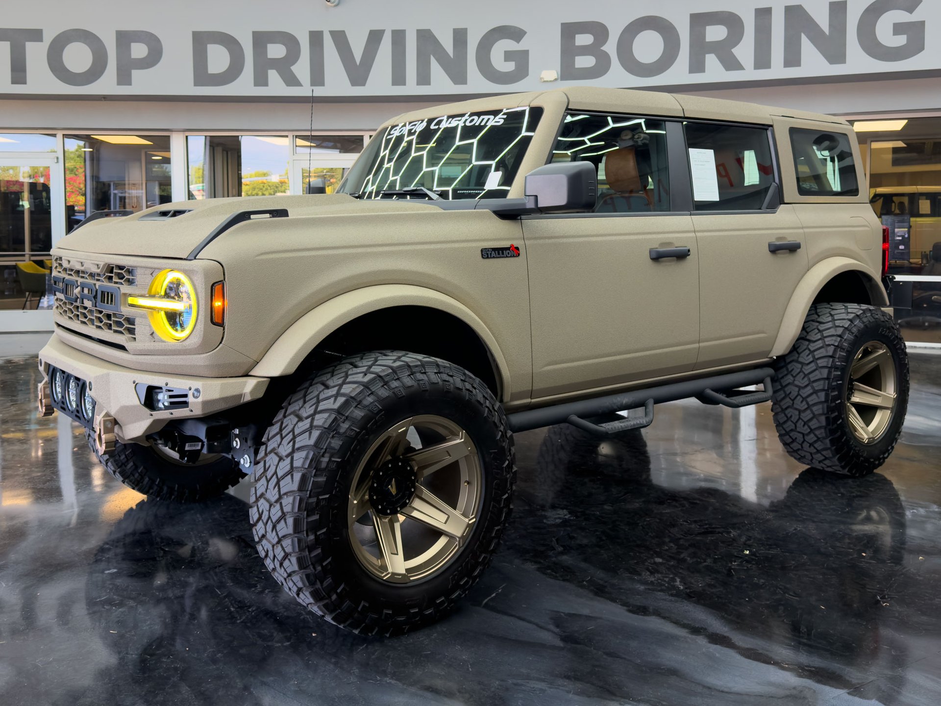 2026 FORD BRONCO 4X4 in Tan, photo 1 of 40