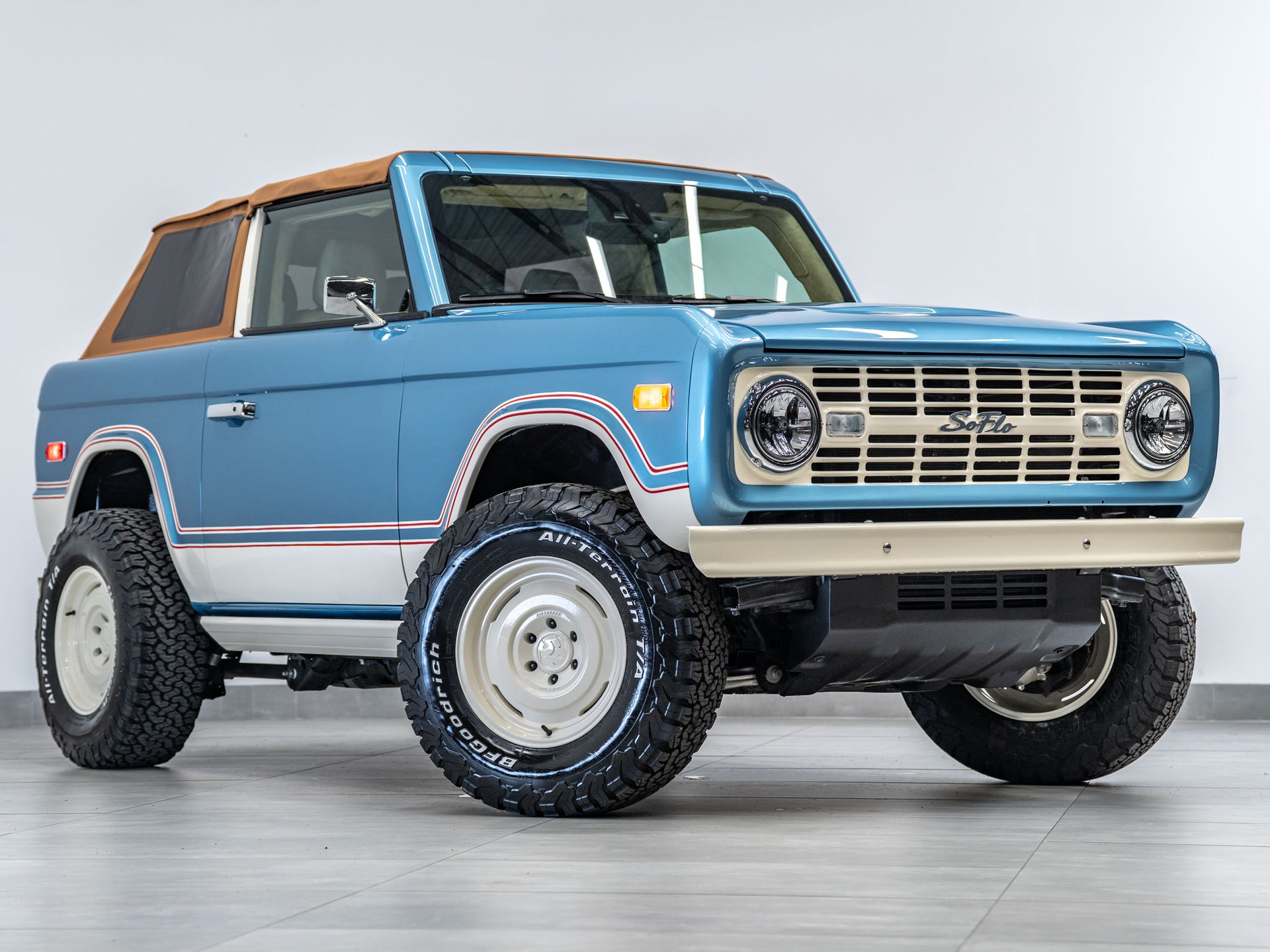 2026 FORD BRONCO in Blue, photo 1 of 36