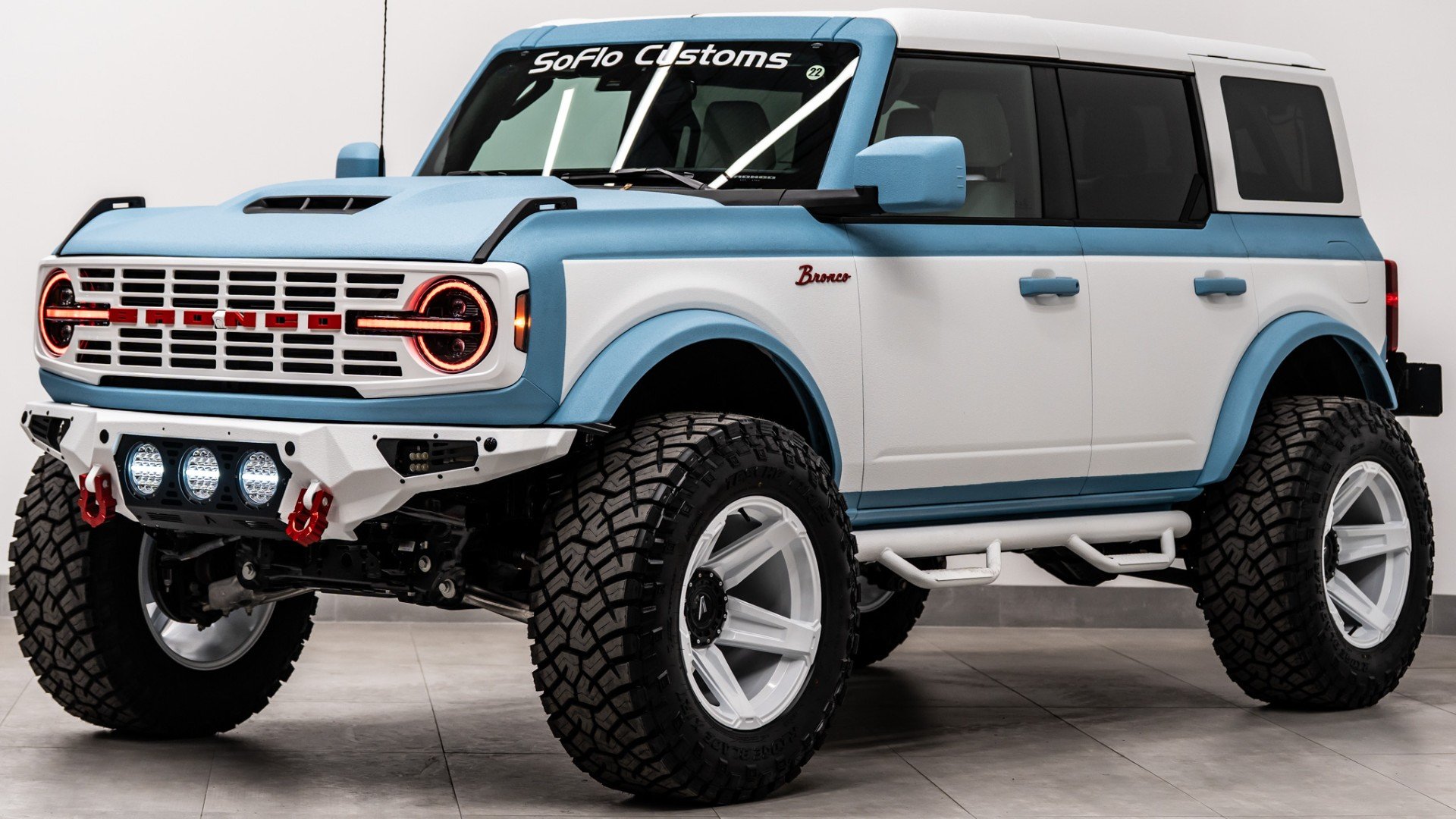 2026 FORD BRONCO 4X4 in Baby Blue, photo 1 of 49