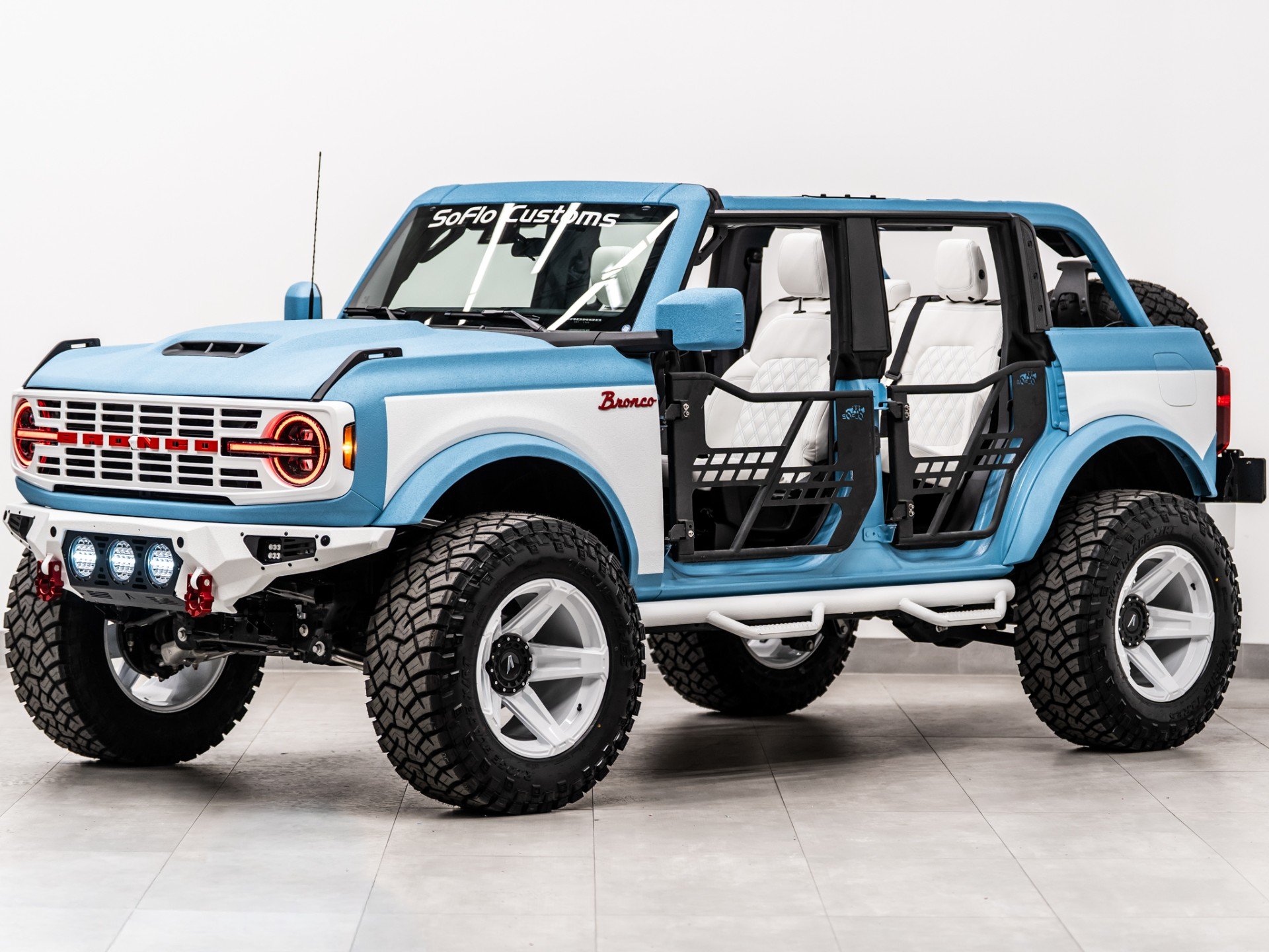 2025 FORD BRONCO 4X4 in Baby Blue, photo 1 of 56