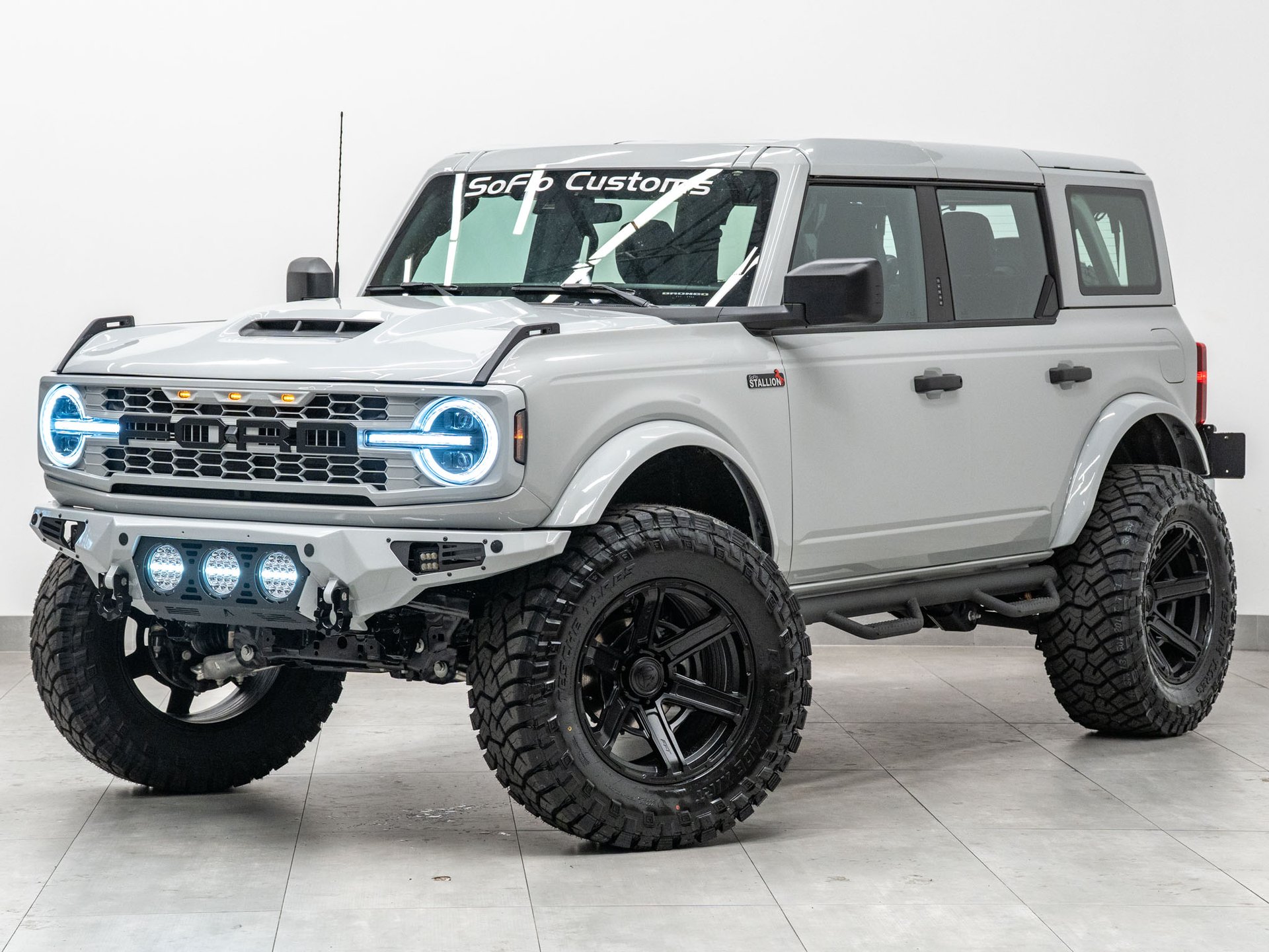 2026 FORD BRONCO 4X4 in Avalanche Gray, photo 1 of 60