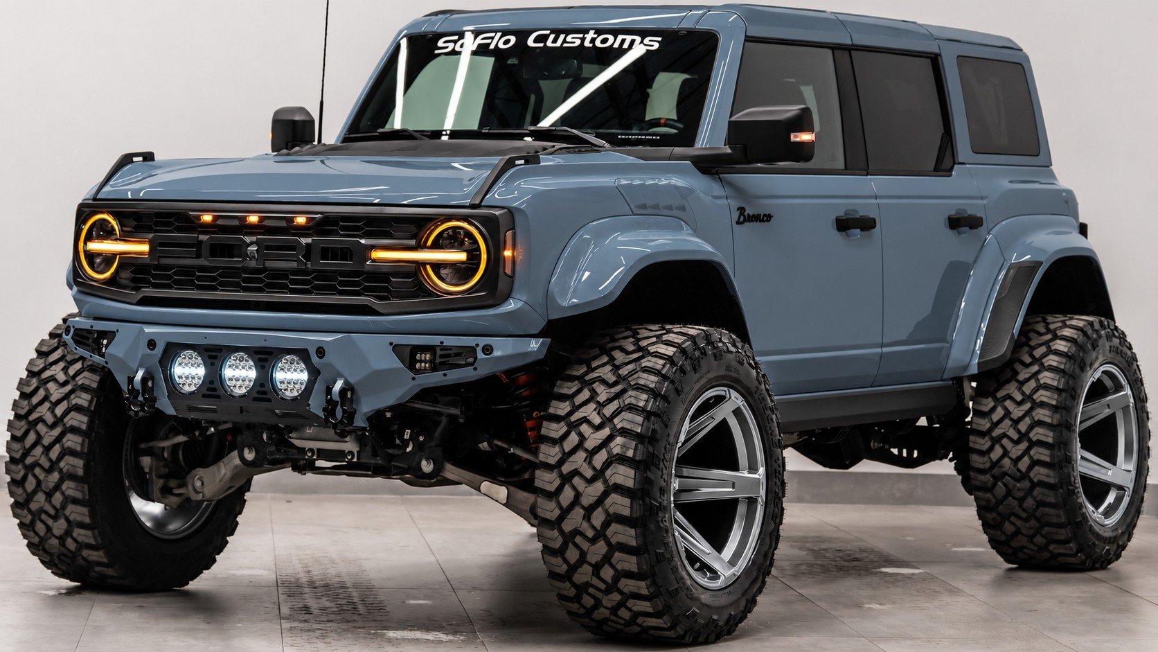 2025 FORD BRONCO 4X4 in Azure Gray Metallic Tri-coat, photo 1 of 13