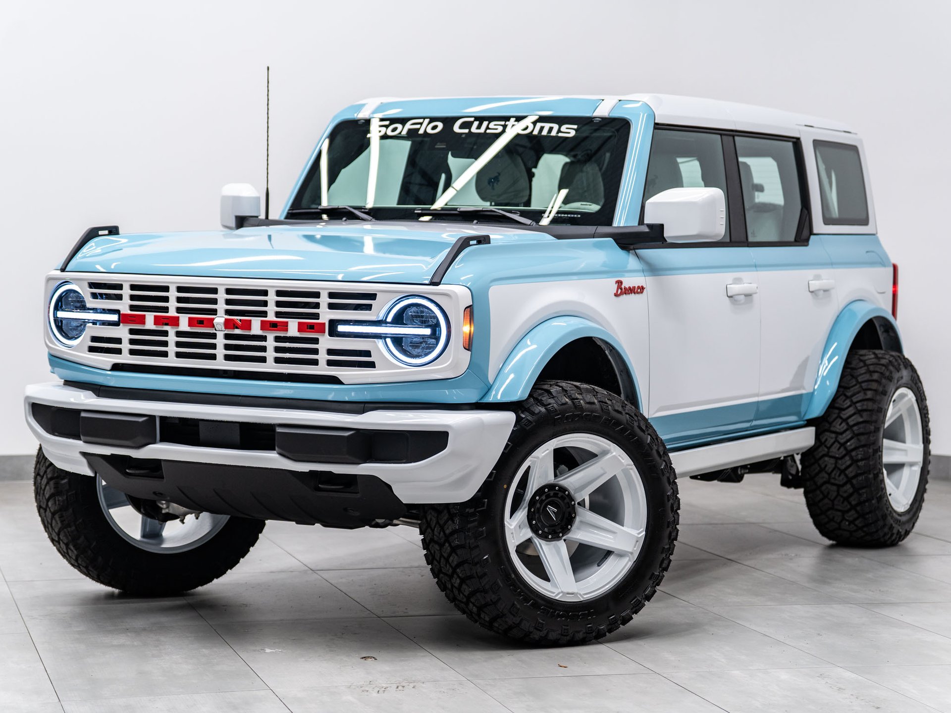 2026 FORD BRONCO 4X4 in Baby Blue, photo 1 of 5