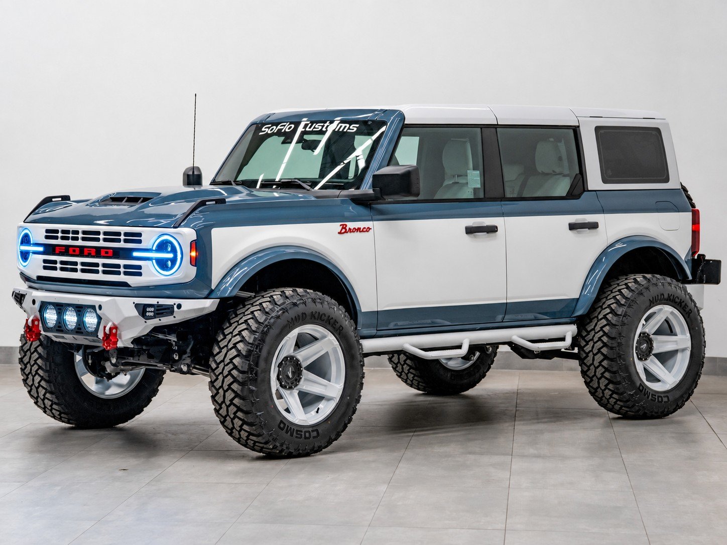 2025 FORD BRONCO 4X4 in Azure Gray Metallic Tri-coat, photo 1 of 33
