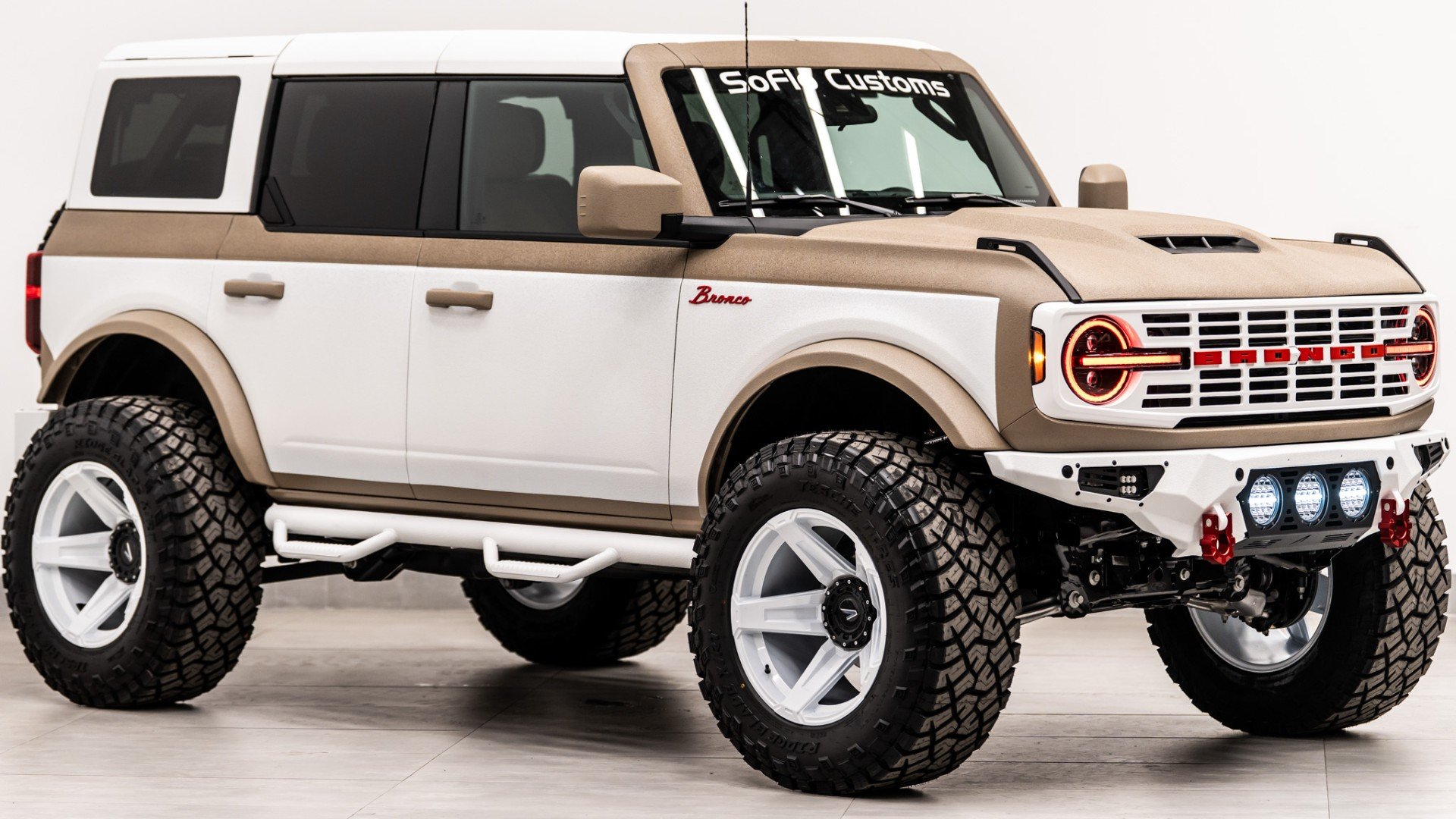 2026 FORD BRONCO 4X4 in Tan, photo 1 of 58