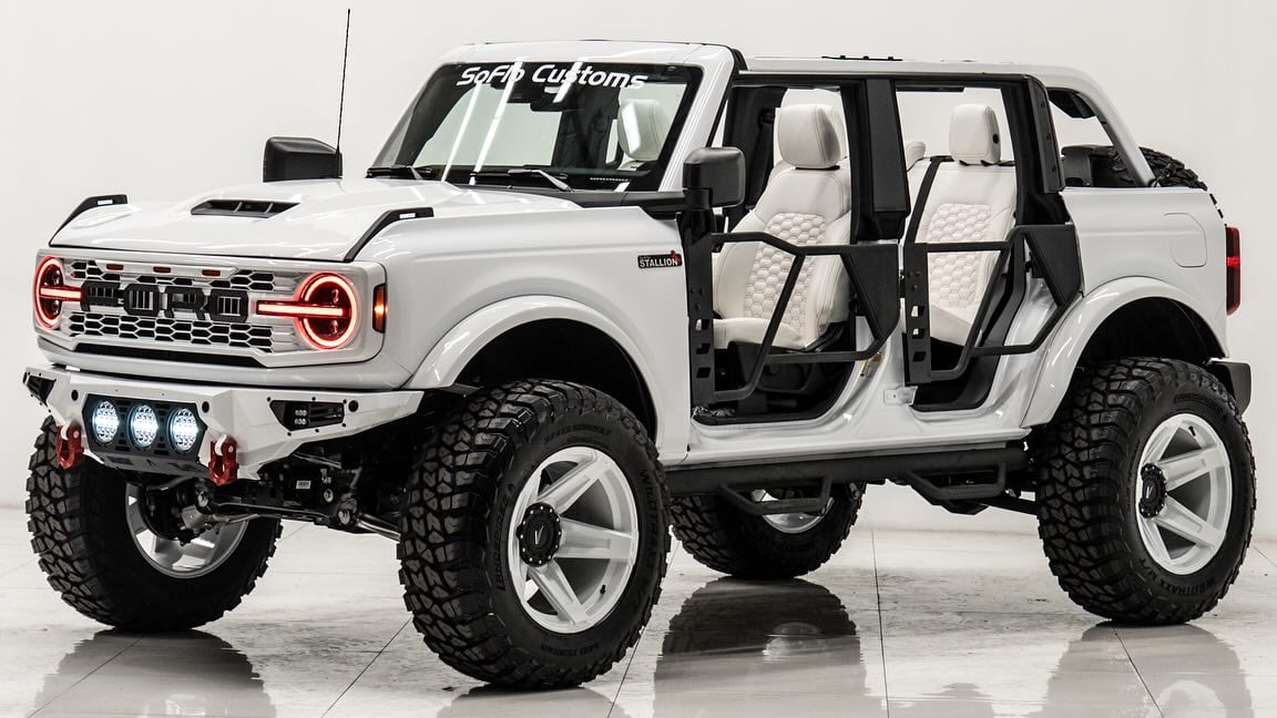 n Stock Alert 🚨 $77,500 1 2025 Brand New Bronco 4x4 with the SoFlo upgrade - white on white on white - we finance, accept trades and ship right to your driveway